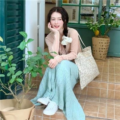 圣女因太过完美不够可爱而被废除婚约并卖到邻国